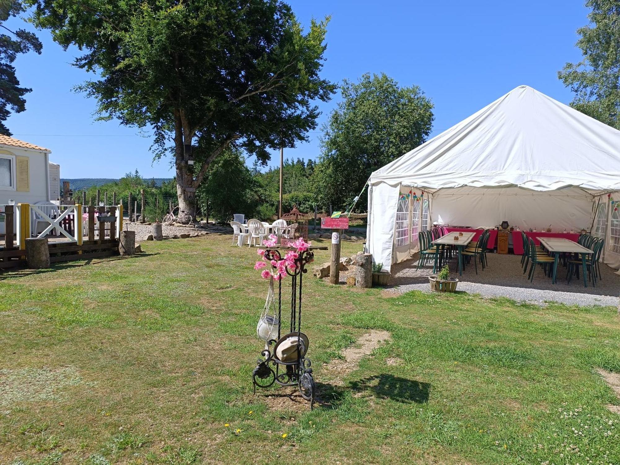 Hotel Le Sous Bois De Jade à Chasserades Extérieur photo