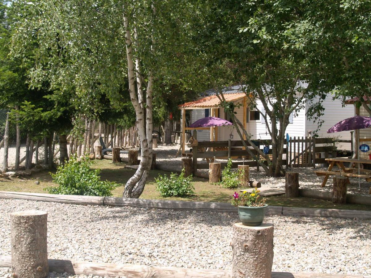 Hotel Le Sous Bois De Jade à Chasserades Extérieur photo