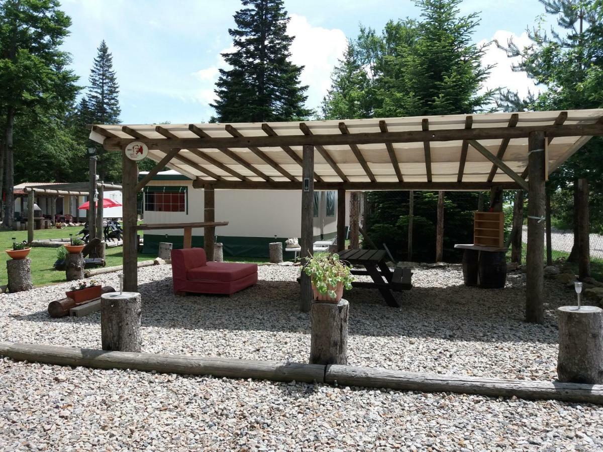 Hotel Le Sous Bois De Jade à Chasserades Extérieur photo