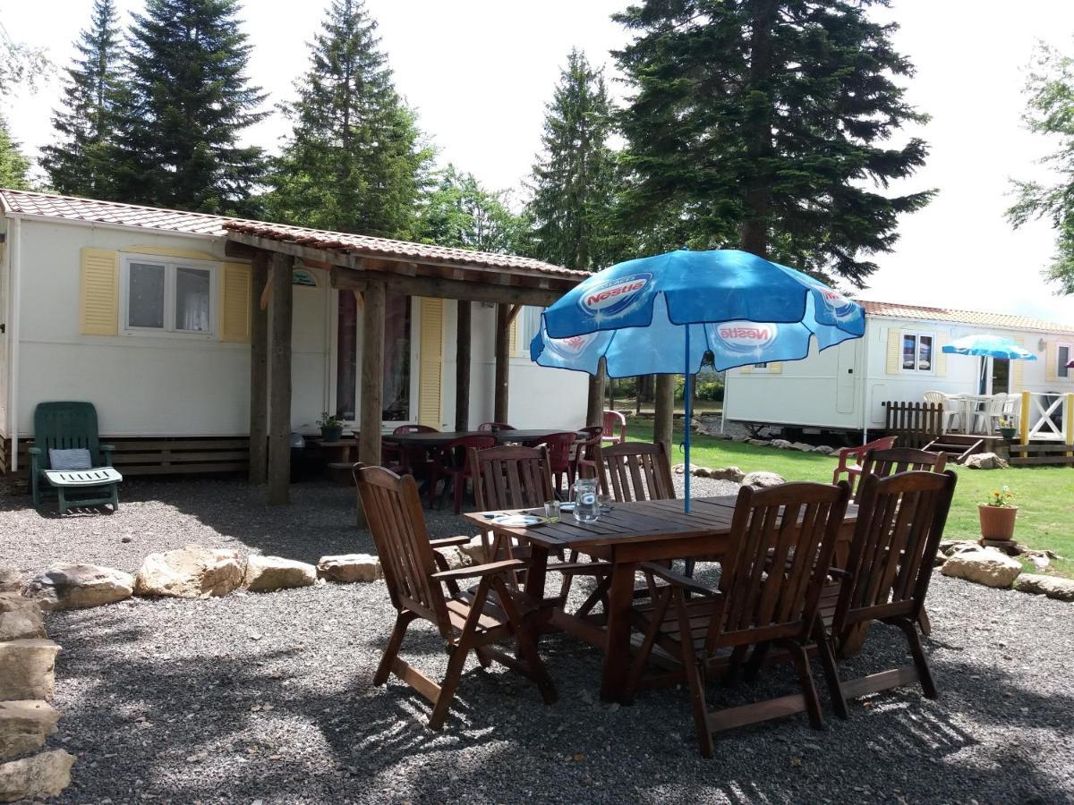 Hotel Le Sous Bois De Jade à Chasserades Extérieur photo