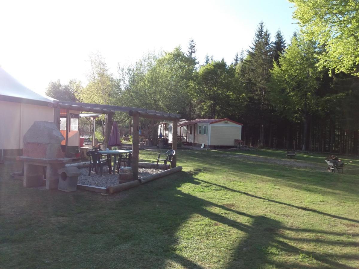 Hotel Le Sous Bois De Jade à Chasserades Extérieur photo