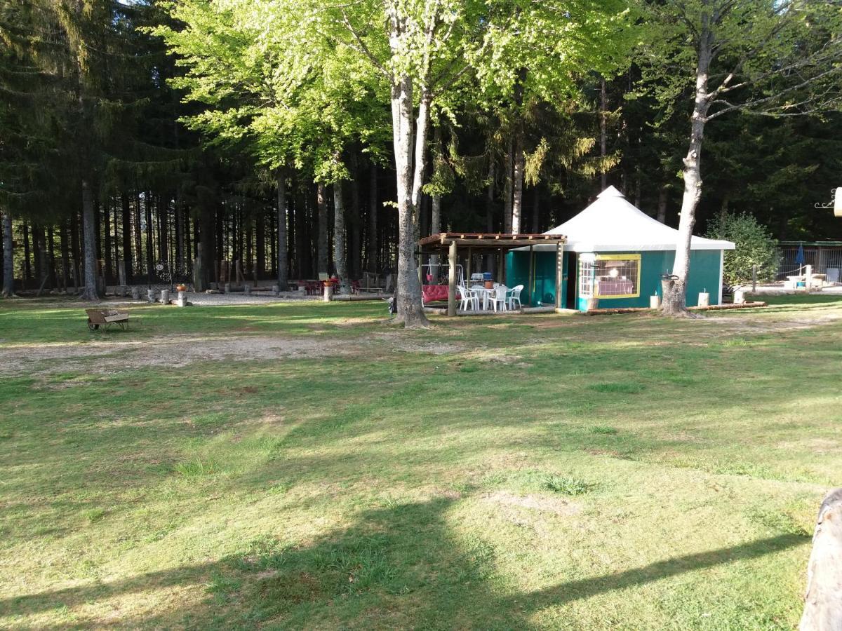 Hotel Le Sous Bois De Jade à Chasserades Extérieur photo